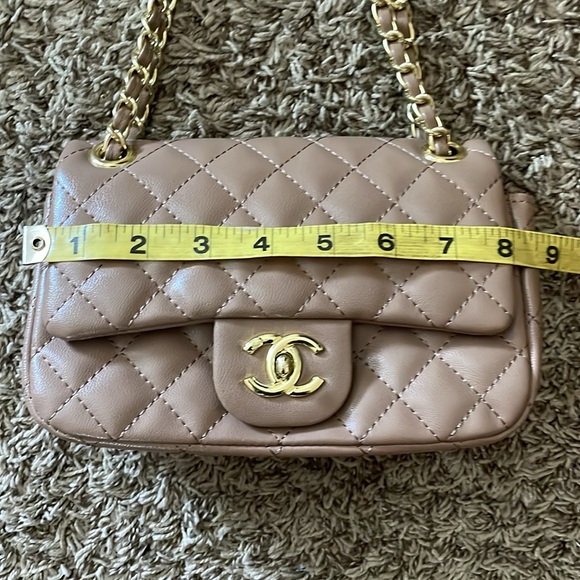 Tan Quilted Shoulder Bag with Gold CC Closure - Picture 13 of 14